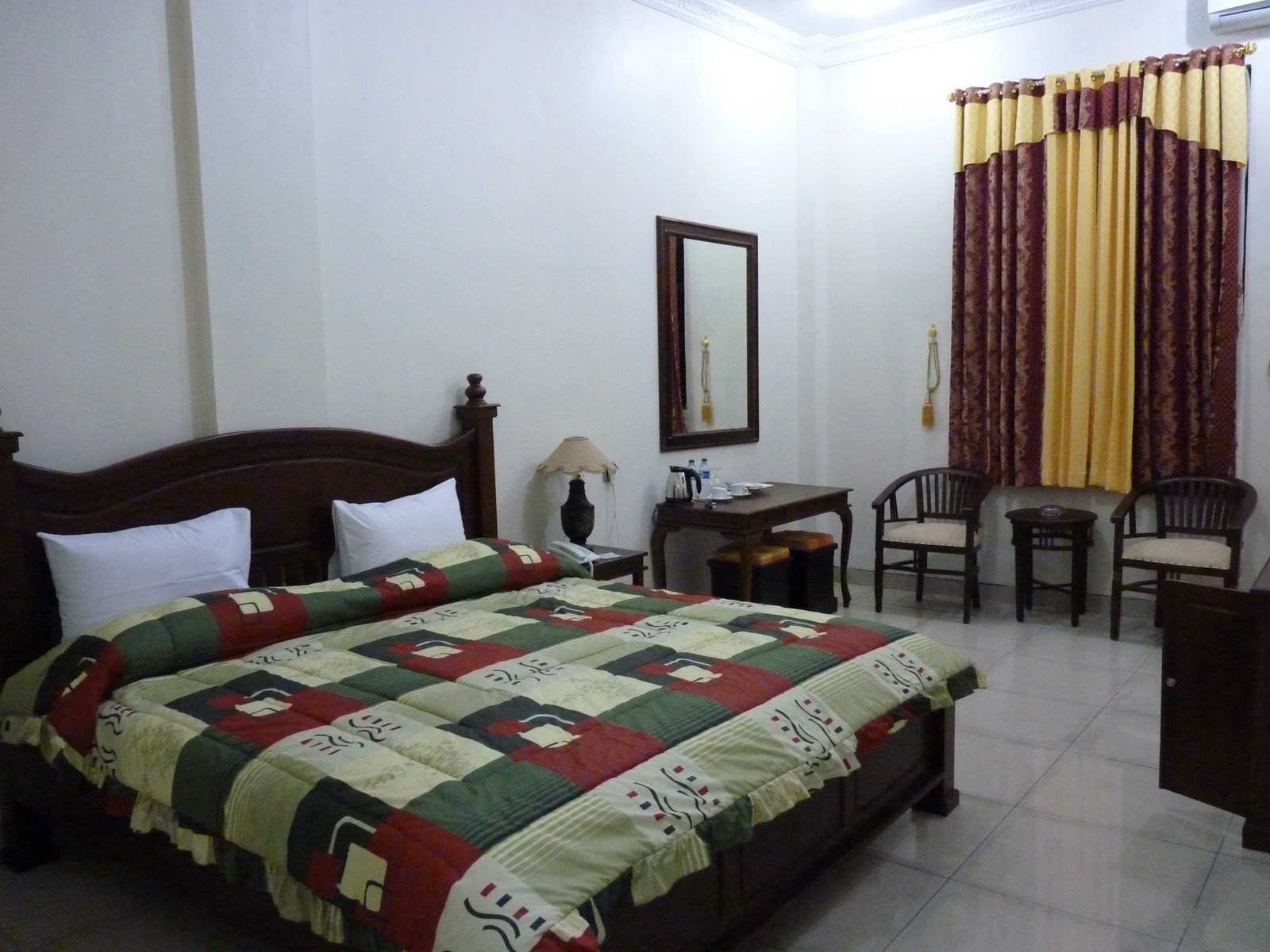 HOTEL PLAZA PURWOREJO: Foto Kamar