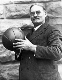 Histórico O basquetebol é uma modalidade esportiva coletiva, que foi  idealizada nos Estados Unidos da América pelo canadense James Naismith no  ano de ppt video online carregar