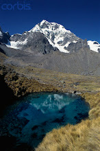 Laguna azul del nevado Ausangate