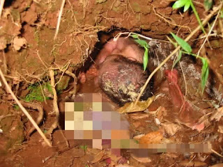 VIDEO BAYI LAHIR DIDALAM TANAH Keajaiban Sang Ibu Meninggal Si Bayi Lahir dan Hidup Di Dalam Tanah
