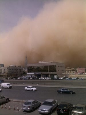 சவுதியில் கொடூர காற்று. Sand-storm-saudi+%2813%29