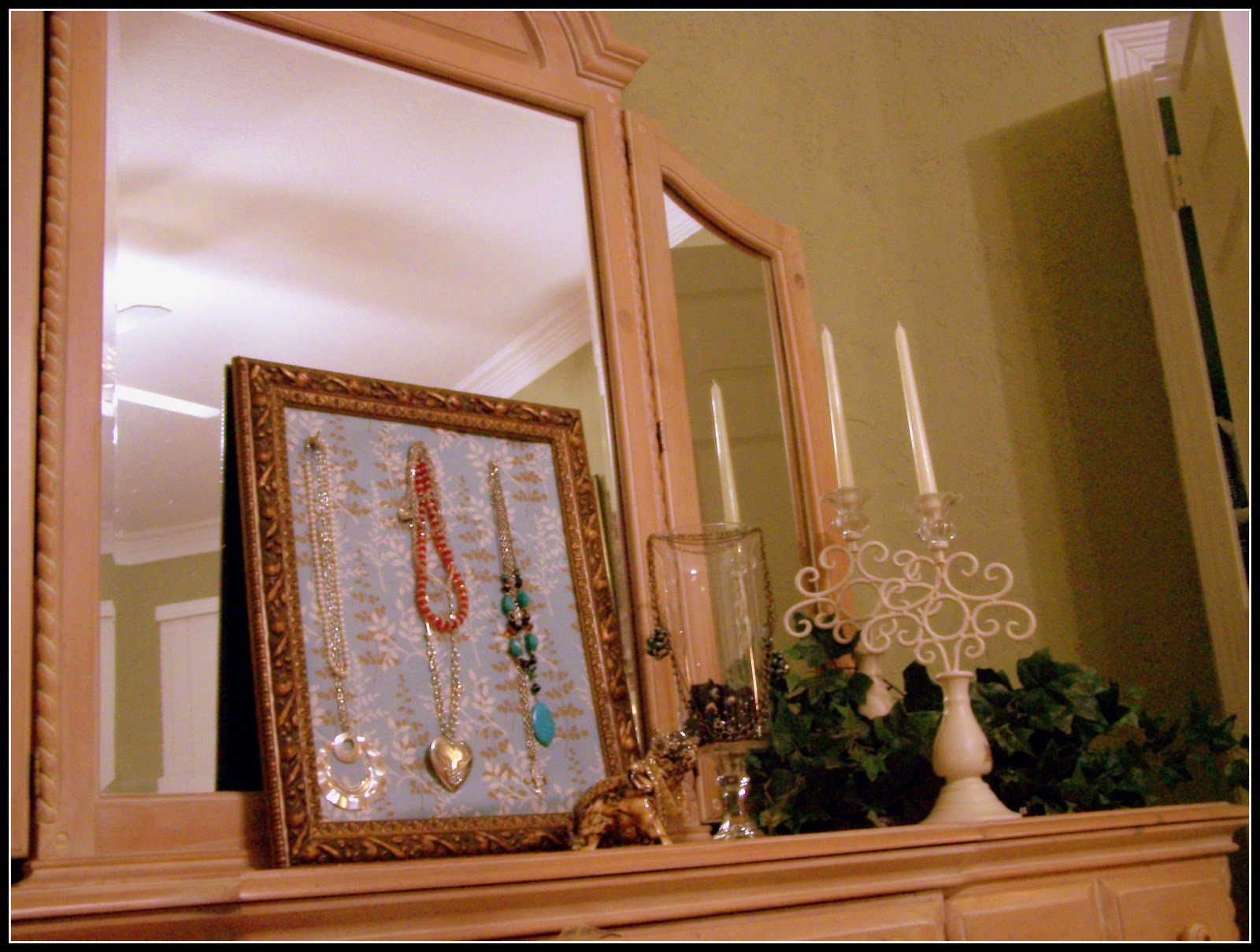 Make Your Own {Picture Frame} Jewelry Organizer Simple.Beautiful.Life.