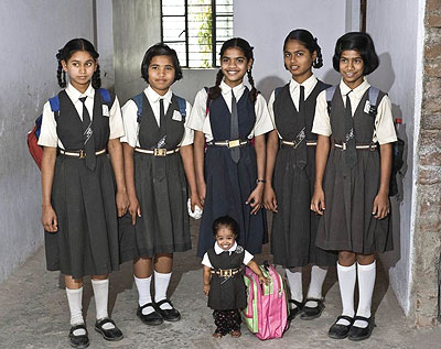 Models >> Nepali >>: THE SMALLEST GIRL IN THE WORLD