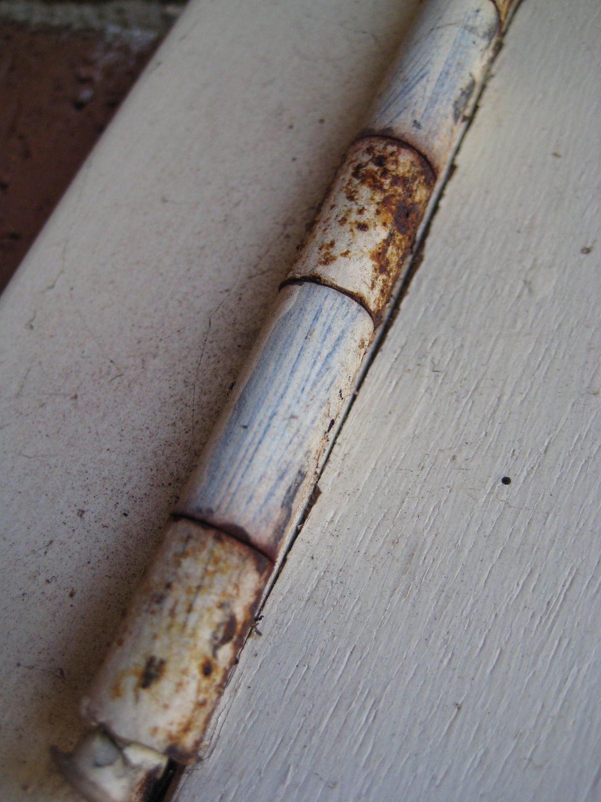 [rusted+hinge.jpg]