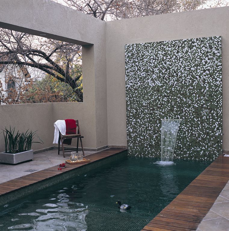 PUNTO ARQUITECTONICO: CASA MODERNA ENTRE MEDIANERAS