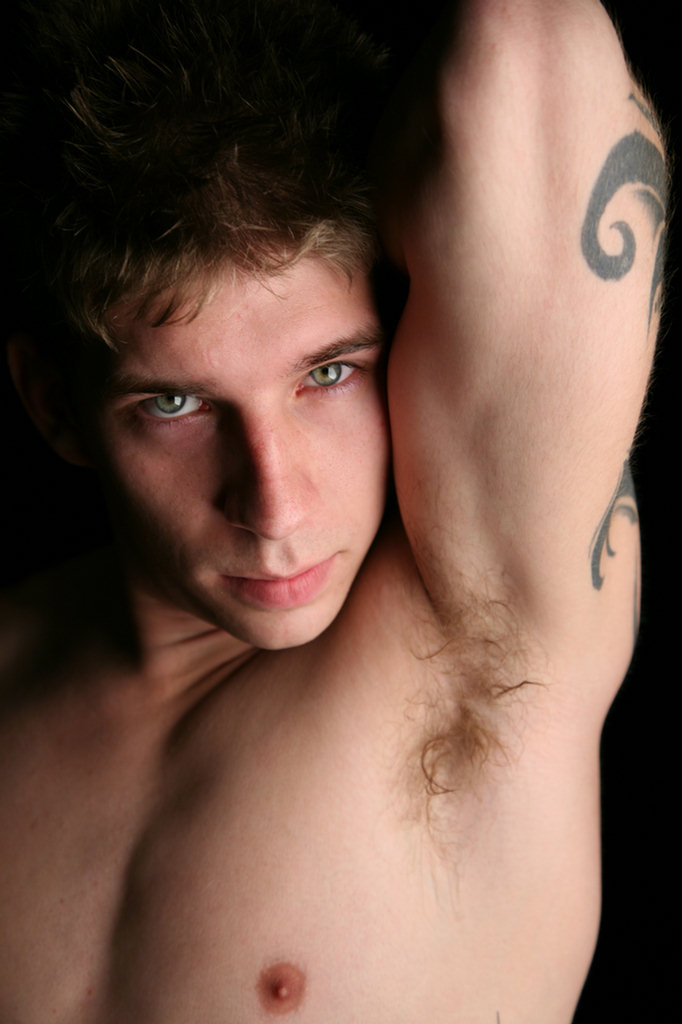 [12_21_2008-chaosmen_com-00-mathias.jpg]