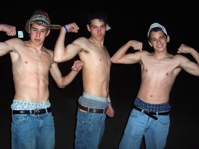 [Boy_friends_nice_pals_together_boypost11.jpg]