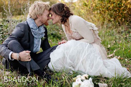 [12-wedding-kiss-vintage-dress_sm.jpg]