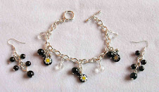 Pulsera cod 2430 cristales y margaritas S/ 28.00 Nuevos Soles