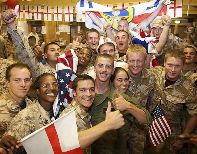 <em>British and American service members at Camp Bastion in Afghanistan (MOD)</em>