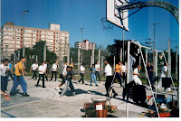 1999. II SPCA, Aula de Capoeira Angola com M. Barba Branca na quadra externa do Gin. Tesourinha.
