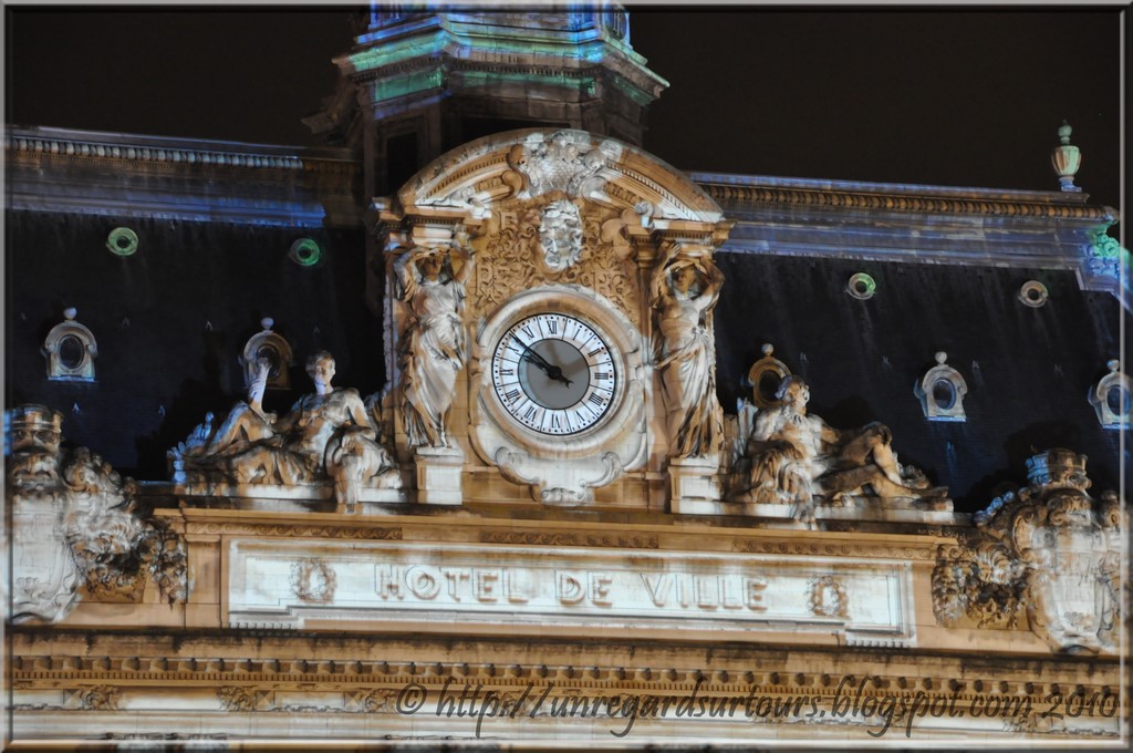Tours et ailleurs: L'horloge de l'hôtel de ville de Tours
