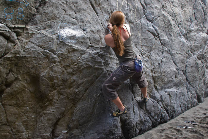 Emma Hawke traversing Split Apple Rock