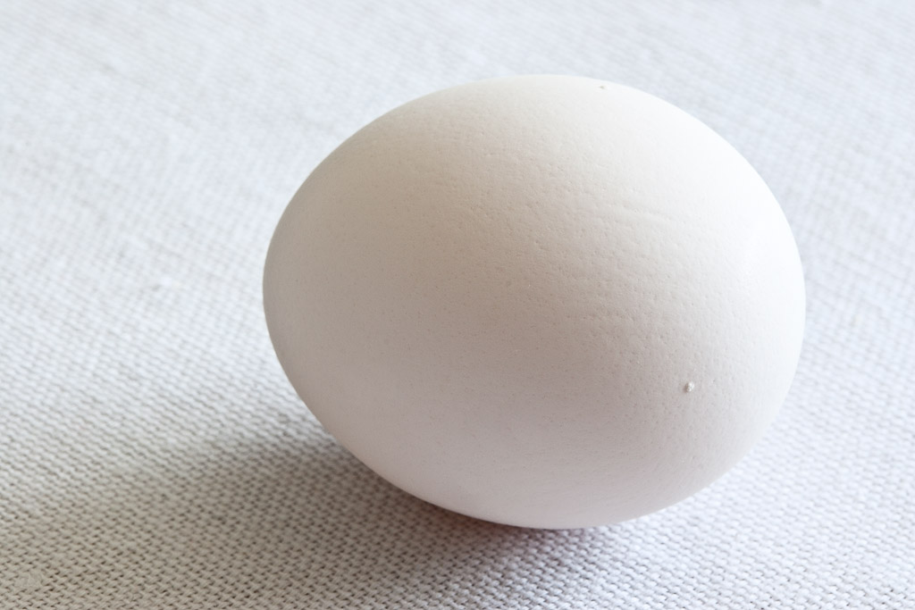 White egg, white cloth