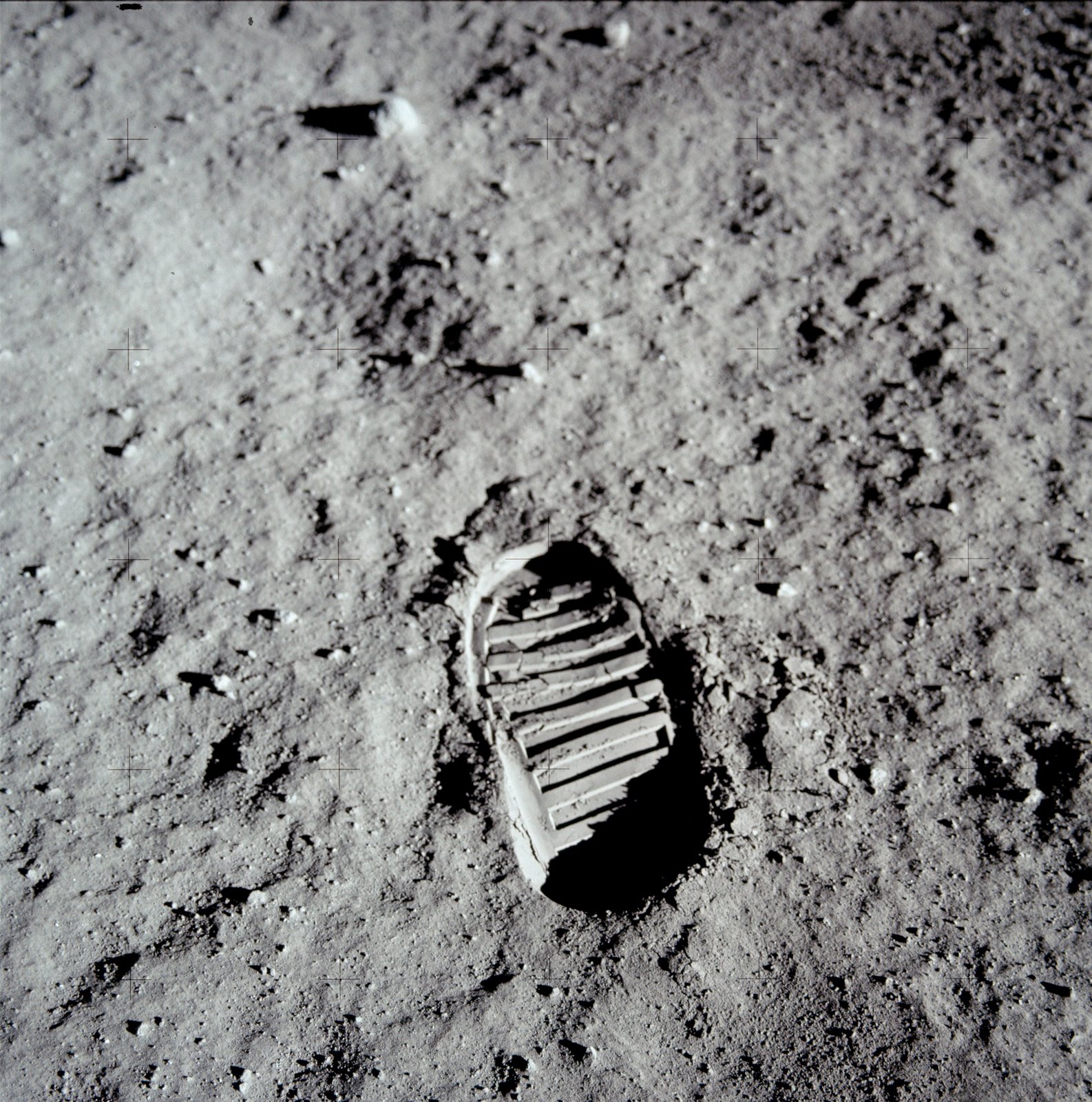 [AS11-40-5877HR.jpg]