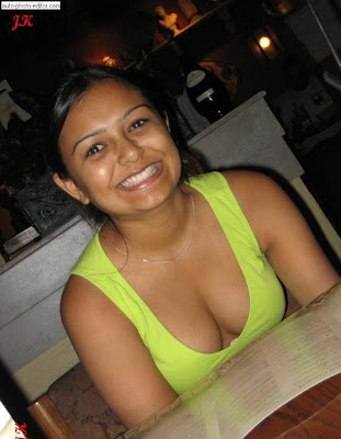 hot tamil girl, hot cleavage girl