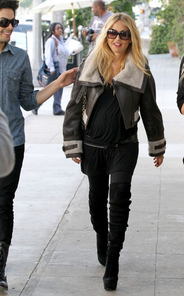 http://2.bp.blogspot.com/_arXVStLsZJI/TVAWAVXWznI/AAAAAAAAFF8/FdGtaQocQ8c/s1600/Rachel-Zoe-Burberry-Prorsum-fall-2010-Cropped-Shearling-Aviator-Jacket-1.jpg
