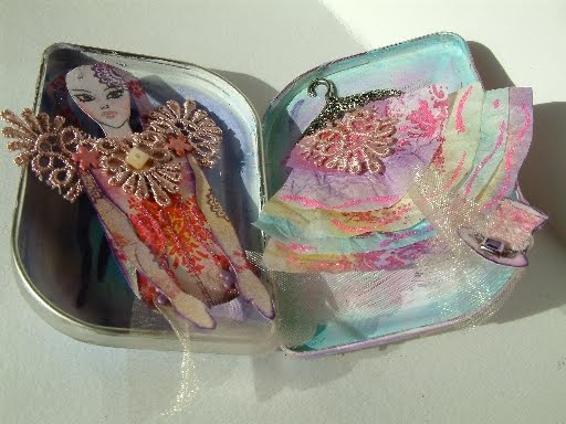 [dolls1l.JPG]