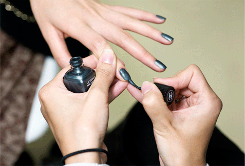 lovethemoda: Confession Of Our Obssesion: Chanel's Black Pearl Nail Polish