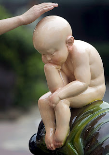 Niño pensante