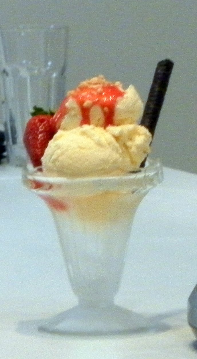 amie eats ice cream sundae