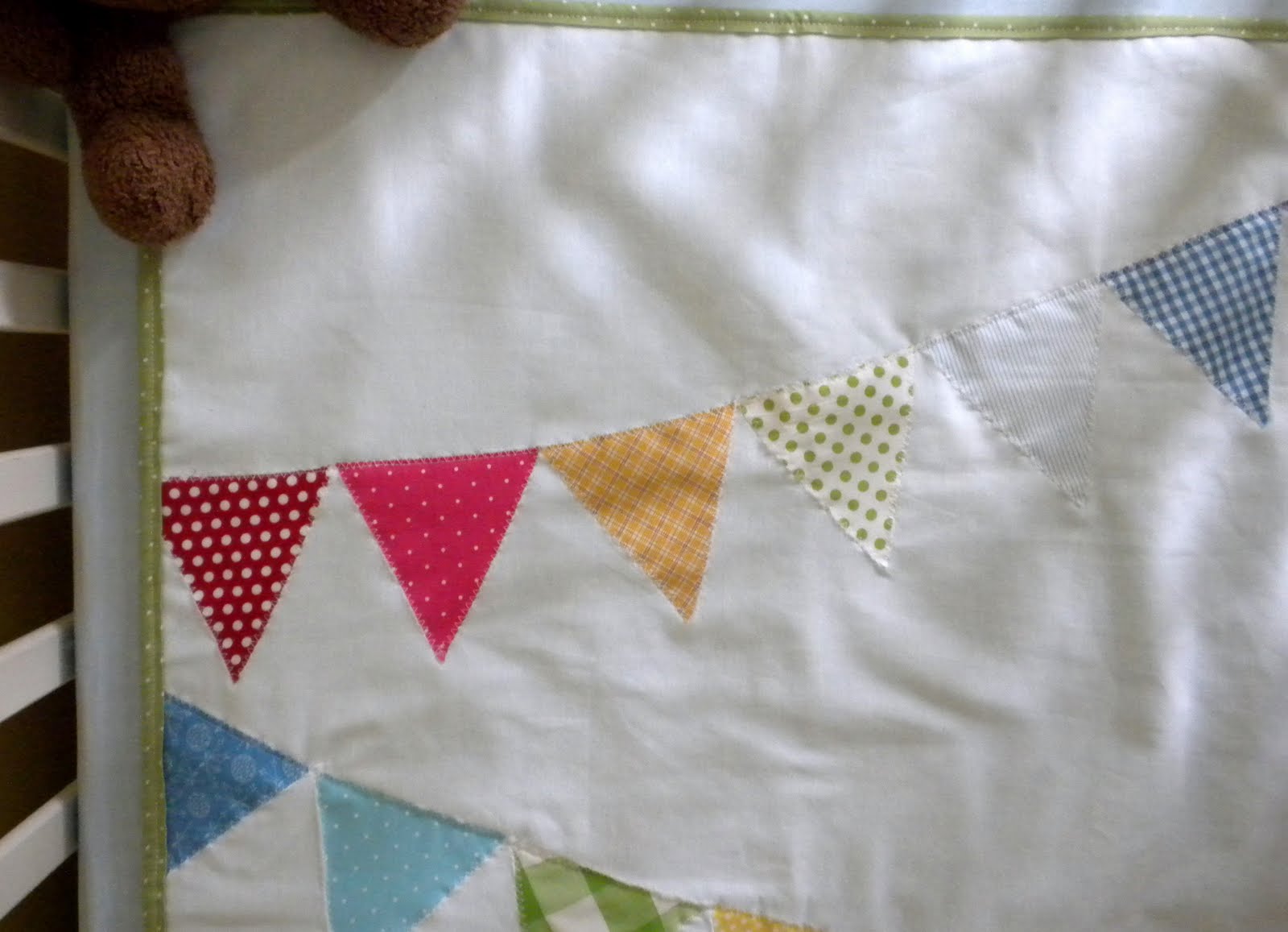 Rainbow Bunting Baby Quilt Tutorial