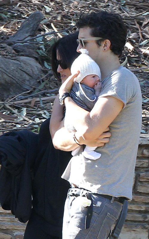 Wallpaper World: Orlando Bloom out with baby Flynn