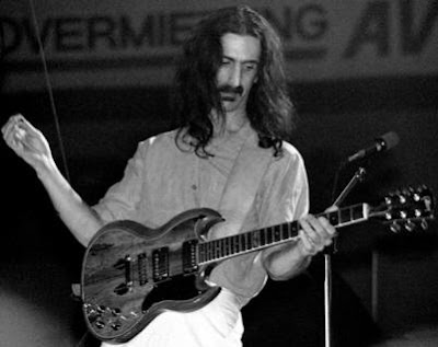 Obrázek “http://2.bp.blogspot.com/_bFuRFEdeTvs/Sc4qpU44GlI/AAAAAAAAARM/yMiUqJQVwF4/s400/Zappa0026.jpg” nelze zobrazit, protože obsahuje chyby.