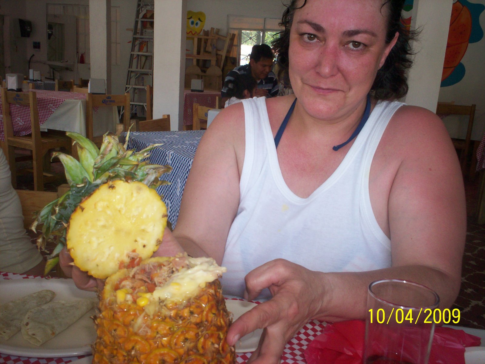 [Piña+rellena+de+mariscos+2.JPG]