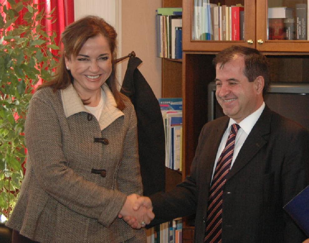 [ΝΤΟΡΑ2.JPG]