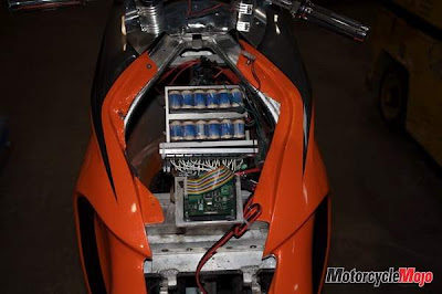 The UNO - One Wheeled Motorcycle - techno-angel.blogspot.com The UNO - One Wheeled Motorcycle