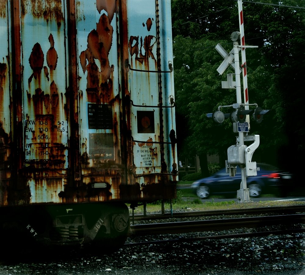[rusty+aqua+train+6.3.09.JPG]