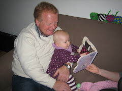 Morfar kom lige forbi og læste en bog sammen med mig