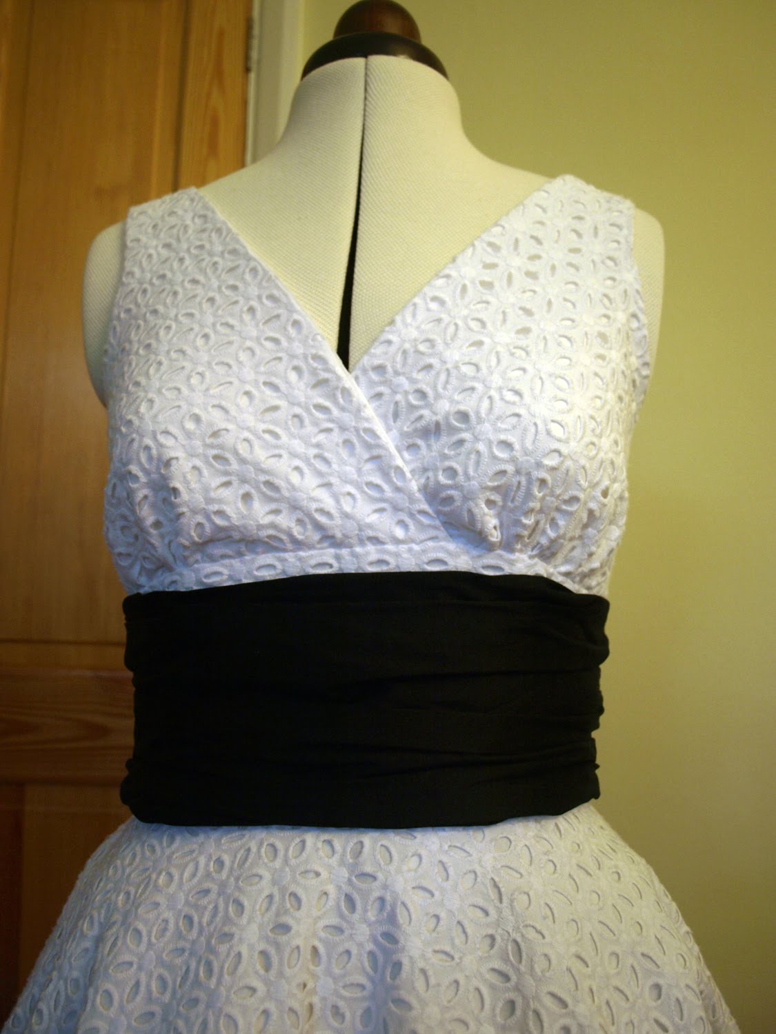[Edith+-+bodice.jpg]