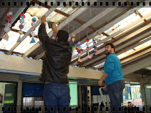 ENFEITANDO O SAGUÃO DA ESCOLA