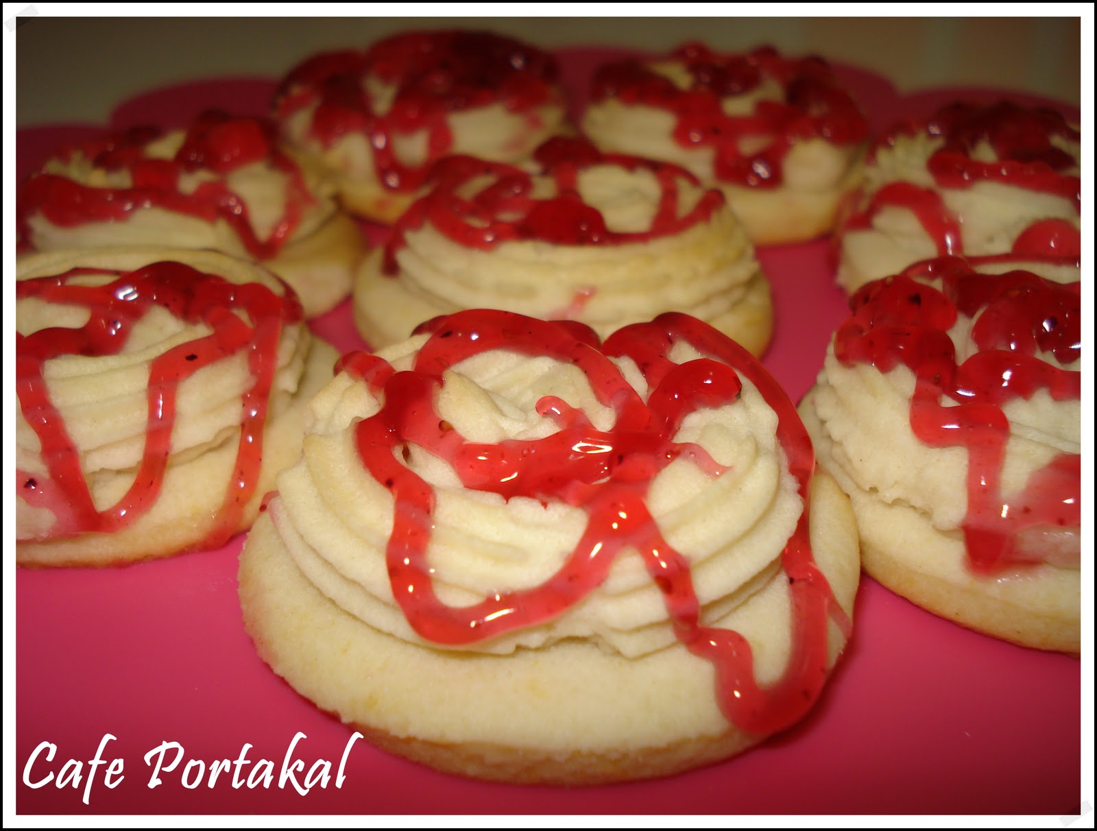 CAFE PORTAKAL Şambali,Fındık ezmeli,kakaolu üzümlü çörek ve meyve