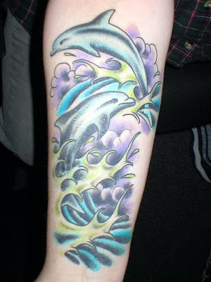http://2.bp.blogspot.com/_bQ0SqifjNcg/SqdAtilmkvI/AAAAAAAADes/tDzr1yhtsvY/s400/dolphin-tattoo-5.jpg