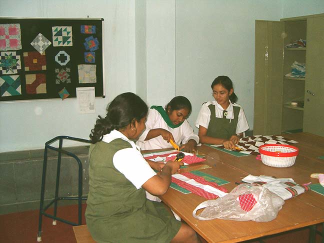 [Students+at+work.jpg]