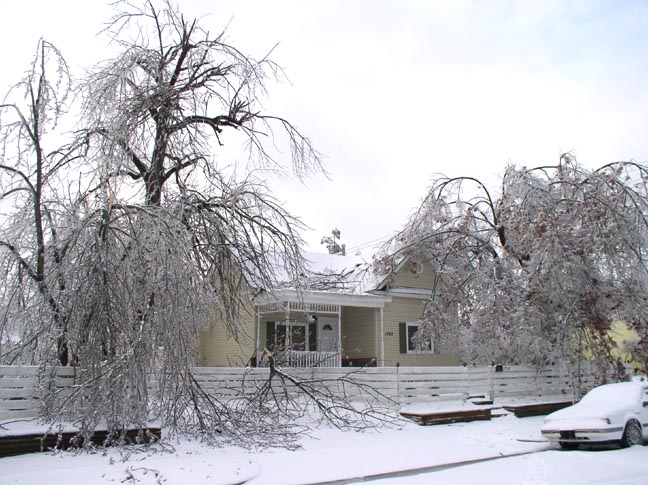 [1762+Madison+front+broken.JPG]