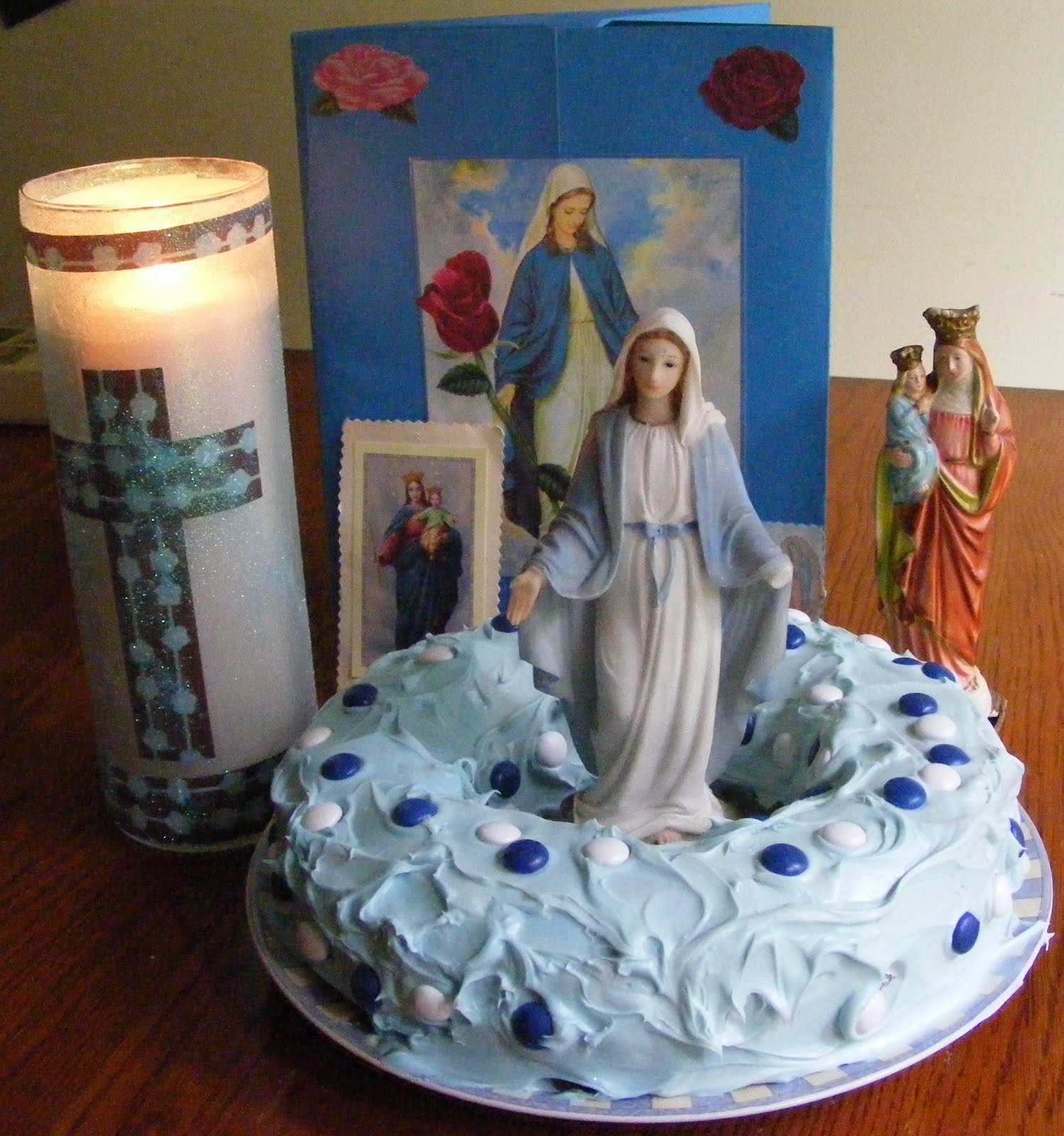 Collection 93+ Pictures Table Decoration Of Mother Mary's Statue Sharp