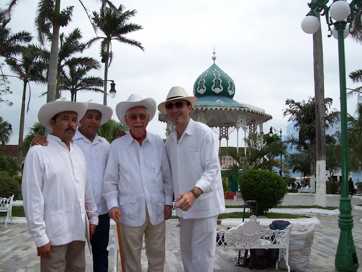 Julio y Mauro Domínguez Medina, al centro el maestro Guillermo Chazaro (qpd) y Jorge Gabriel.