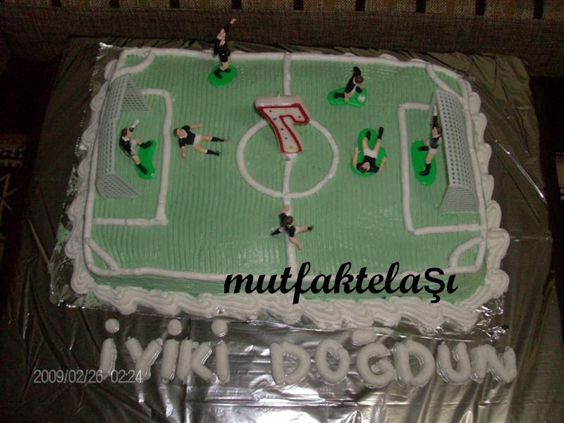 mutfak telaşı Futbol Sahası Yaş Pasta (p.d.ç.s.etkinliği 37)