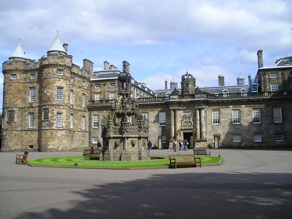 Tragedia en el palacio de Holyrood A Young Knight Travel
