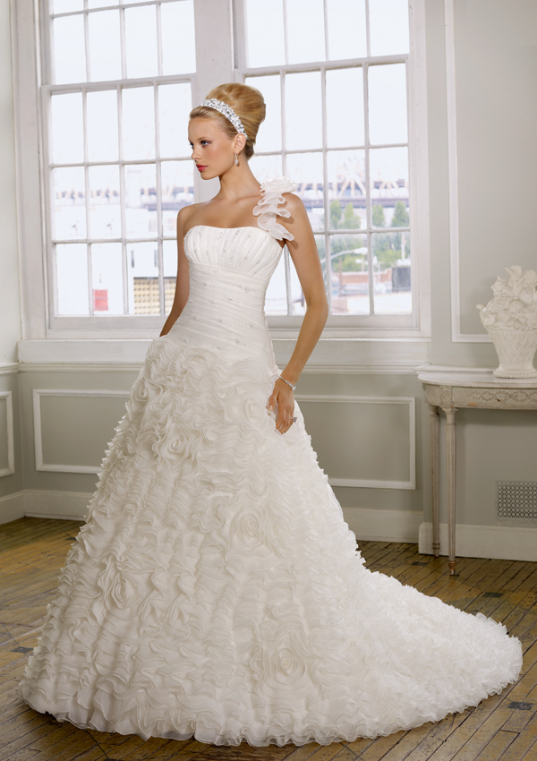 Today we are highlighting romantic wedding gowns that will appeal to your