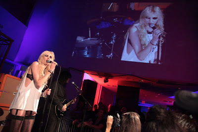 Taylor Momsen actua na festa da...
