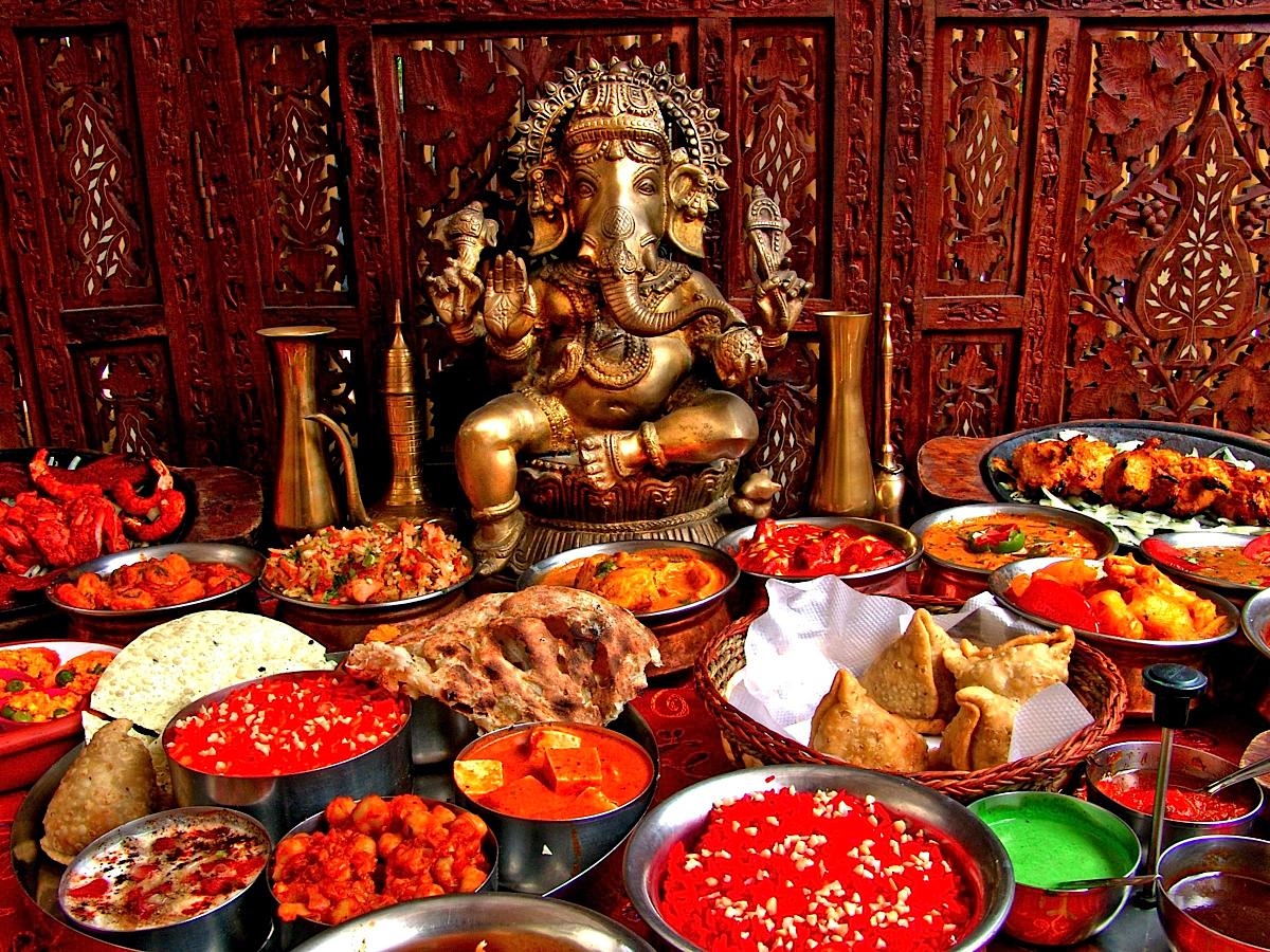 http://2.bp.blogspot.com/_beWNRijGAJs/S8R48bJaNlI/AAAAAAAAAtQ/o1djtfP3wVs/s1600/North%2BIndian%2BFood%2Bspread.jpg