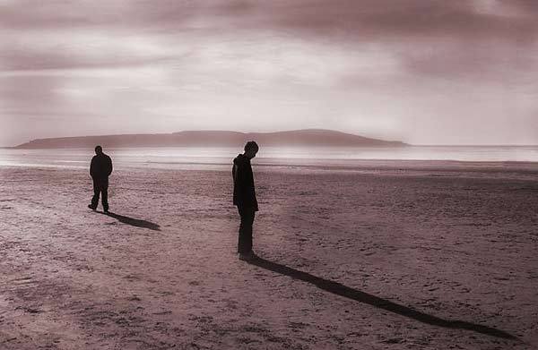 Mata dan telinga: Tubuh, bayangan, dan sang waktu