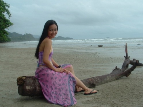 Chirli - Cewek Indonesia Berbikini Di Pantai