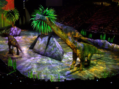 arena dinosaurs walking spectacular review detroit comes
