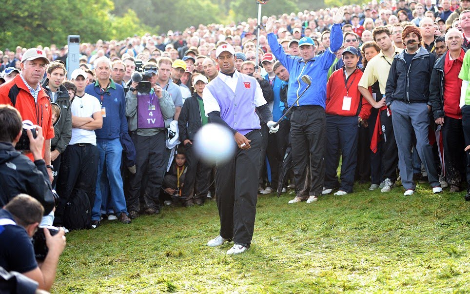 http://2.bp.blogspot.com/_bstXBEDnG9w/TKp1-5A6eUI/AAAAAAAADpc/5ZienCuvXo8/s1600/Tiger+Woods+Hits+Cameraman+Ryder+Cup+high+res.jpg